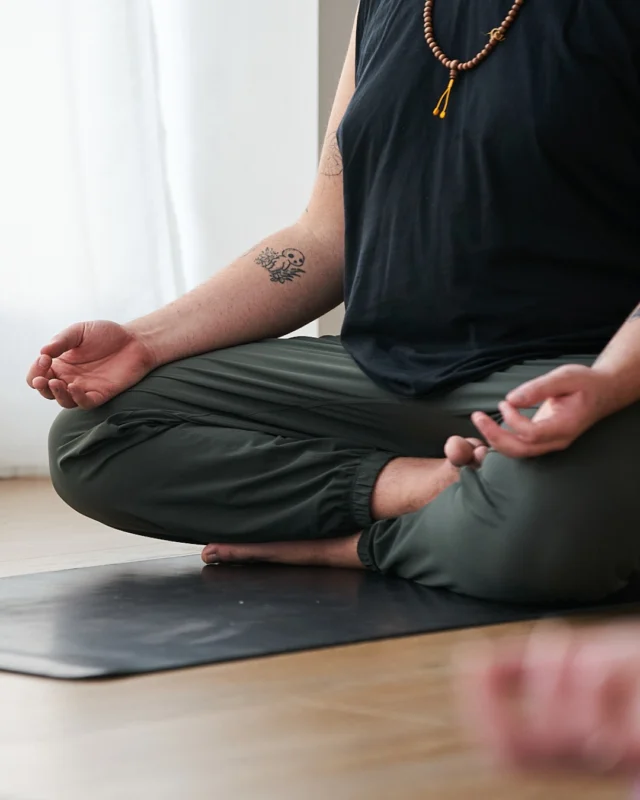 Say hello to your mat and welcome home to yourself. Roll out your mat... Sit... And breathe. You're there already. The rest will follow.

#itsallyoga #andbreathe #yogalove #iamenough 

📸 : @rebeccamaynesyogaphoto